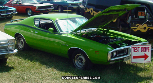 1971 Dodge Charger Super Bee, photo from the 2001 Mopar Nationals, Columbus Ohio